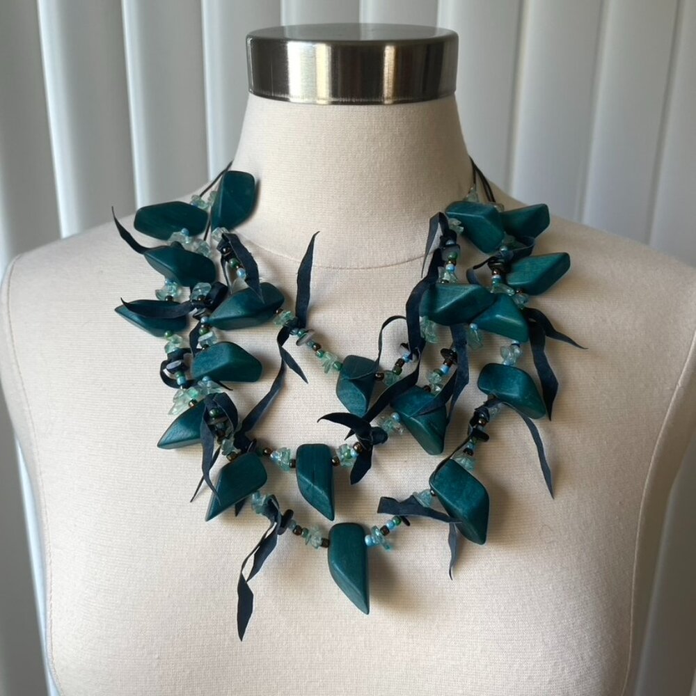 Gorgeous Peacock Blue Multi-Material Layered Necklace  In Excellent Pre-owned co